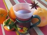 Bon petit vin chaud avec des épices qui réchauffent