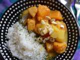 Curry vert de pommes de terre, courge butternut et lait de coco