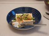 Tofu japonais froid et condiments (hiyayako)