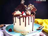 Drip cake chocolat, framboise et cacahuète