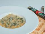 Bouillon thaï au lait de coco, épinards & curry rouge