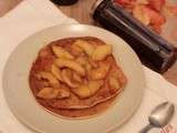 Pancakes pommes caramélisées et sirop de cannelle