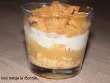 Verrines pommes, compote, fromage blanc, pâte crumble