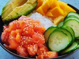 Poke bowl au saumon teriyaki et à la mangue