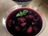 Soupe froide de fraises au vin rouge épicé