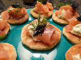 Blinis aneth saumon et ses oeufs de poisson