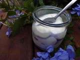 Yaourt au sirop de violettes