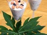 Crème de tapioca à l’amande, papaye et pruneaux