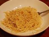 Spaghetti à la chapelure grillée, ail et huile d'olive