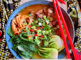 Hong shao niu rou mian: soupe taïwanaise aux nouilles et boeuf
