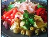 Salade de tomate , thon mayonnaise, avocat et poivrons grillés