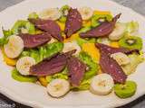 Salade de magrets de canard séché aux kiwis, mangue et banane