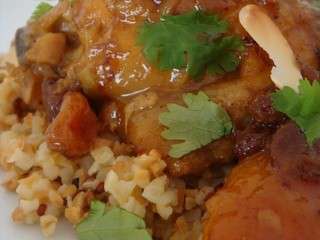Tajine de Poulet aux Abricots, Raisins secs et Amandes effilées