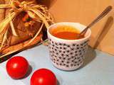Facile de la soupe à la tomate, aux carottes et au chorizo