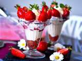 Coupe de glace fraise rhubarbe