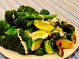 Légumes verts; avocat, brocoli, chou de bruxelles et sauce tahini