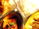 { Presque un } Thali composé de dahl avec pommes de terre et chou fleur, de chou, et de tofu  tandoori 