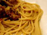 Spaghettis aux champignons, poireaux et saucisses végétales