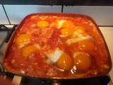 Plat oignons tomates oeufs au plat