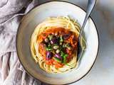 Spaghetti et sauce veggie comme une puttanesca