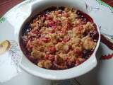 Crumble aux fruits rouges et pralines roses