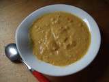 Soupe au potiron, lentilles corail, curry et lait de coco