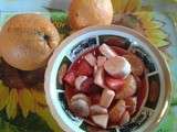 Salade de fruits avec jus d'oranges sanguines
