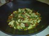 Poulet sauté aux légumes au wok