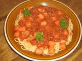 Spaghettis aux saucisses et à la sauce tomate