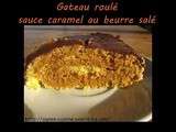 Gâteau roulé sauce au caramel au beurre salé recouvert de pâte à tartiner chocorambar