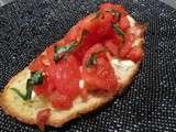 Bruschetta tomate-mozza-jambon cru