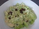 Salade concombre, cèleri, raisins secs et curry