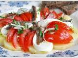 Salade de pommes de terre, tomates, mozzarella et anchois
