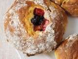 Buns à la suédoise: cardamome, fraises, myrtilles et touche d'orange -Inspiration Jamie Oliver