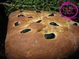 Fougasse aux olives noires et tapenade aux anchois