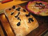 Fougasse (focaccia) aux olives et tomates séchées