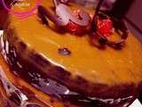 Gâteau au chocolat et au caramel étagé pour la Fête des mères