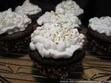 Généreux cupcakes farcis au chocolat crémeux