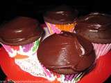 Petits gâteaux épicés au chocolat avec leur topping au chocolat épicé très aphrodisiaques pour la St-Valentin (muffins/cupcakes)