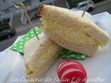 Sandwich aux oeufs crémeux avec pain de mie maison
