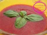 Soupe froide de fraises au basilic et fleur de miel