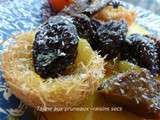 Tajine de pruneaux-raisins secs sur nid de ktayefs