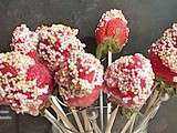 Sucettes de fraises et chocolat blanc