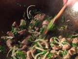 Wok de boeuf à l’asiatique au chou kale