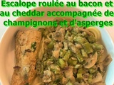 Escalope de dinde roulée au bacon et au cheddar accompagnée de champignons frais et d'asperges vertes