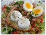 Salade Frisée au chèvre chaud, oeuf mollet, lardons et tomates cerises