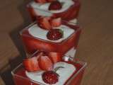 Verrine sucrée light au fromage blanc, fraises et coulis de fraises ( weight watcher )