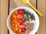 Porridge de flocons d'avoine au lait de coco et fruits frais [#healthyfood #breakfast #petitdejeuner #porridge]