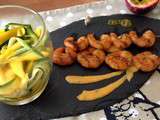 Brochette de crevettes, salade exotique, sauce coco-curry