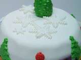Gâteau décoré en pâte à sucre pour Noël